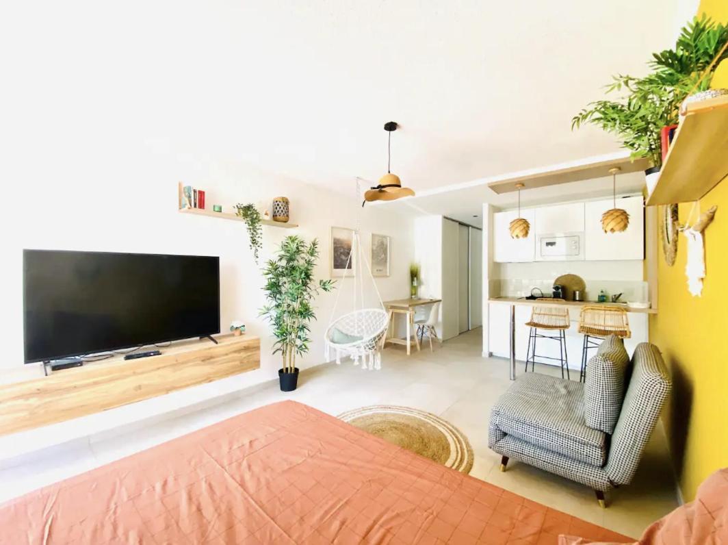 Studio Terrasse & Parking Gratuit En Residence Nimes Ngoại thất bức ảnh